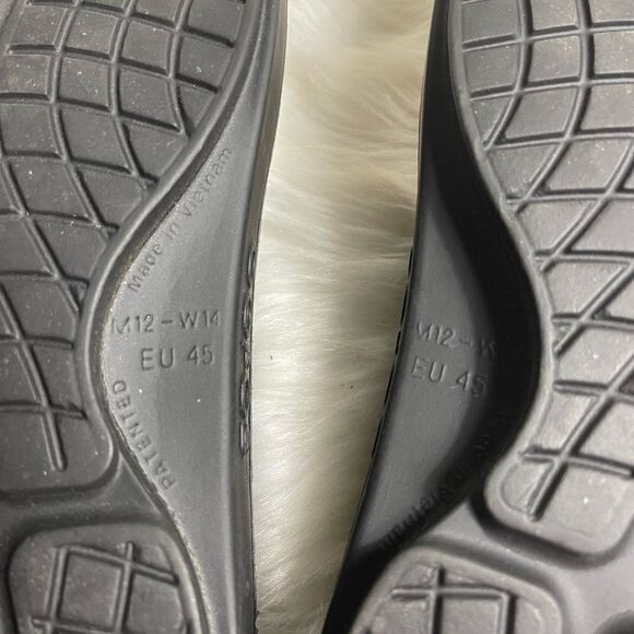 OOFOS Unisex Black Rubber slip on thong sandals Men SZ12 Women SZ14 - Picture 11 of 11